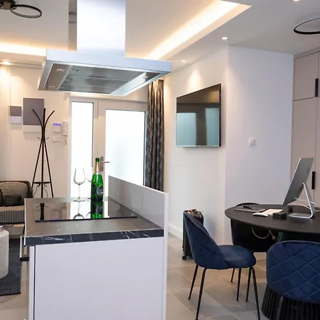 Apartment Luxury Cozy 2 Bdr Downtown Apt.7 *