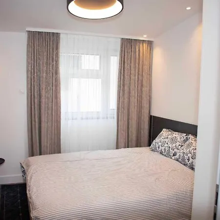 דירה Luxury Cozy 2 Bdr Downtown Apt.7 *