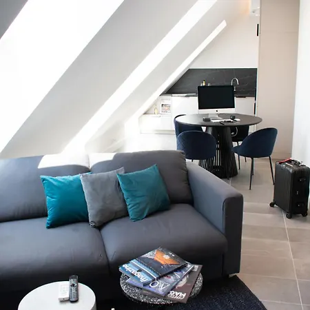 Luxury Cozy 2 Bdr Downtown Apt.7 דירה